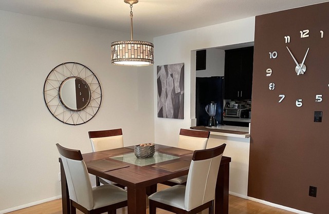Phenomenal 2BD 2Bath 2-parking Apartment in the heart of Glendale