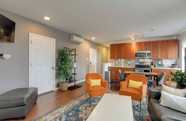 Philadelphia Apartment, Near Transit + Sites!