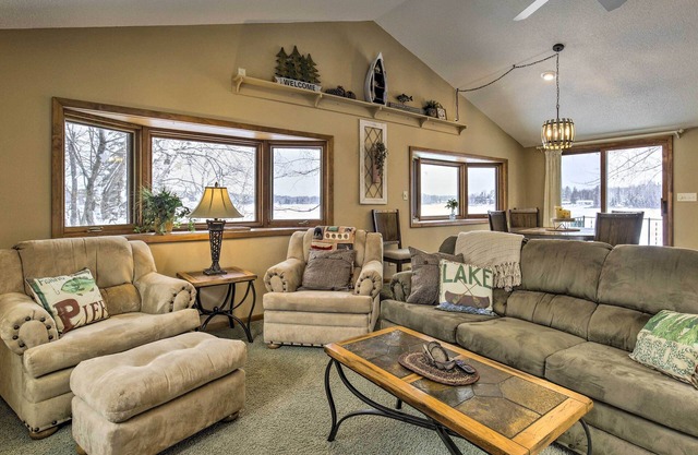 Phillips Cabin w/Lake Views & Private Dock!