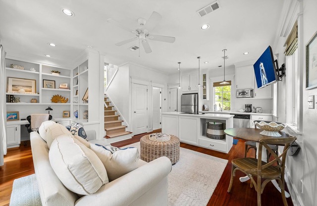 Piccadilly Carriage House - Couples & Small Families, Free Bikes, 4 RB Pools