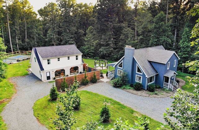 Pickleball | 2 Homes | Sleeps 20 | 151 Brew Trail