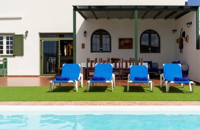Pico Partido villa heated pool