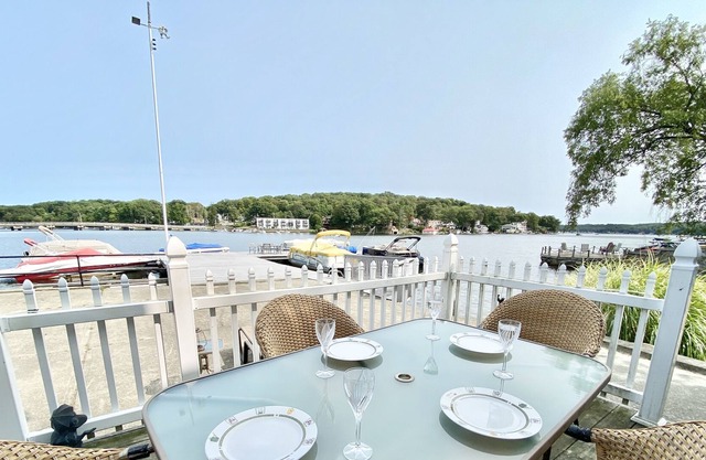 Picture Perfect Water Front Retreat!