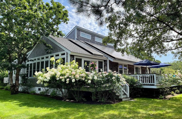 Picturesque and Private Island Home, Ideal Location for Perfect Island Retreat