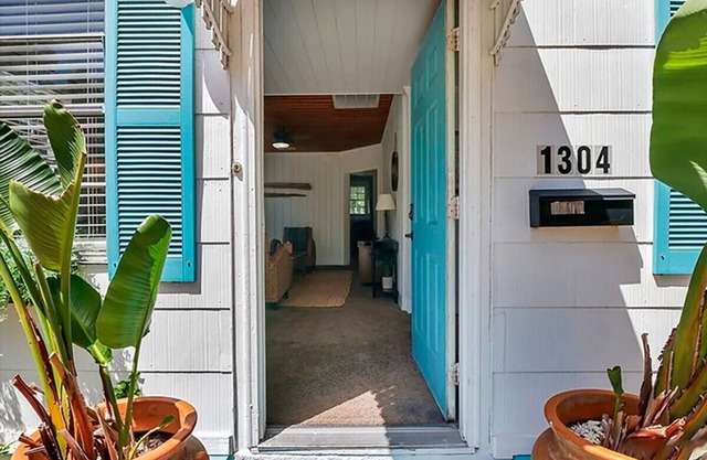 Picturesque Bungalow in Savannah