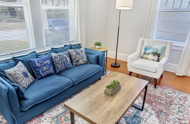 Picturesque Home in Arts District GVL + 1mi to Falls Park DT+ 5 Min Walk to Food