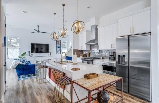 Picturesque Home w/Rooftop Deck, Full Kitchen