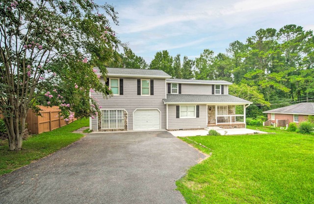 Picturesque Kennesaw Home w/Private Backyard