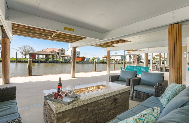 Picturesque Lake house 20 minutes from New Orleans. . . Superbowl. . Mardi Gras