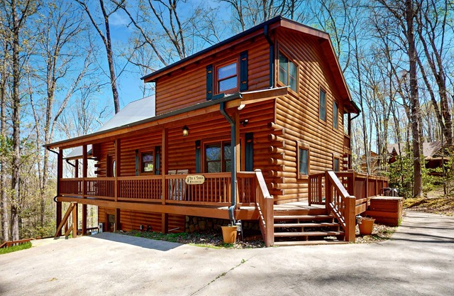 Picturesque log cabin in Aska adventure area w/access to Lake Blue Ridge
