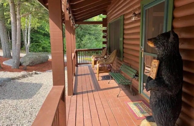 Picturesque Log Cabin in Alton, NH