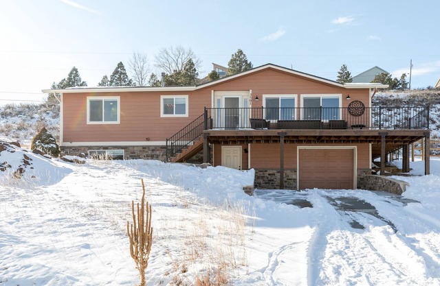 Picturesque Retreat at Horsetooth Reservoir with a King bed
