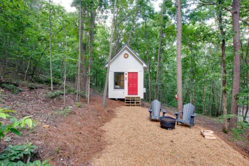 Picturesque Tiny Cabin Surrounded by Nature in Alabama