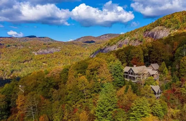 Picturesque views of Sapphire and Lonesome Valley