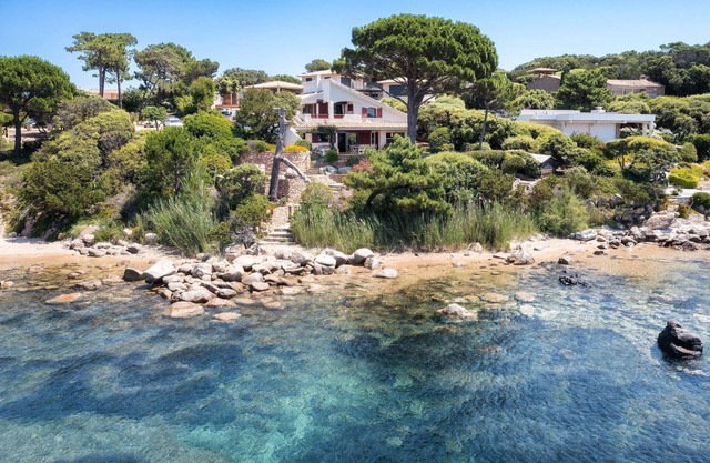 Pied Dans L'eau à Cala Rossa