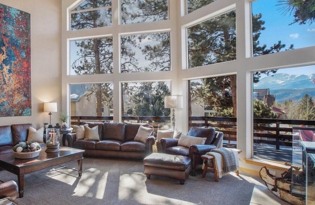 Pikes Peak Vista-Luxurious Home with Amazing Views In Woodland Park-30 day min.