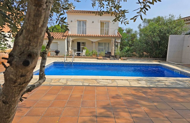 PILANS HOUSE WITH GARDEN AND PRIVATE POOL