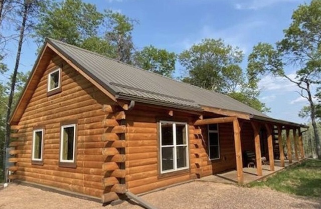 Pine Cabin on North Twin Lake