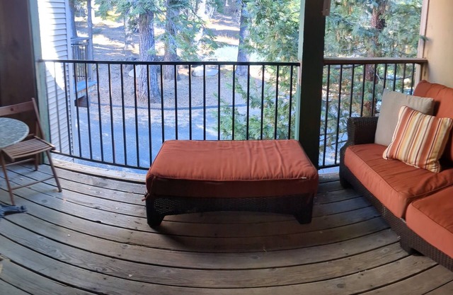 Pinecrestarearentals #12 Leland Snowplay Book 2 nights get 3rd free 1/24-2/9