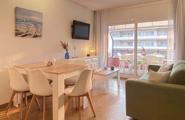 Pineda Apartment with pool. 2 bedrooms in first line of sea.
