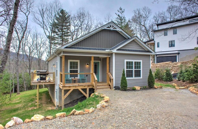 Pineview Bungalow | Pet-Friendly, EV Charging & Modern Comfort Near Asheville