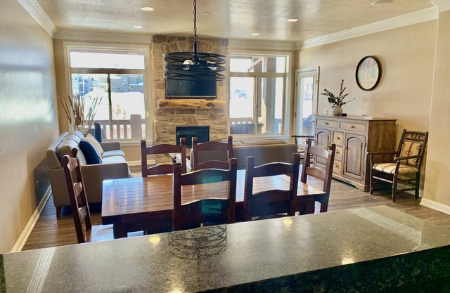 Pineview Lakeside l Snowbasin l Jacuzzi I Pool I Powder Mountain I Ogden Valley