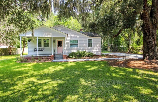 Pink Door Cottage is a storybook cottage close to everything!n