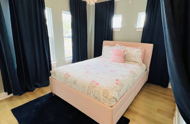 Pink Paradise Just 10 mins from Downtown Nashville