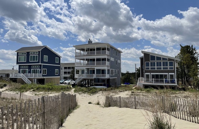 Piper's Paradise - Beachfront, Views, Sonos, Sauna, Tesla charger, Arcade