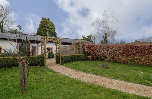 PIPPIN, pet friendly, with open fire in Fordingbridge