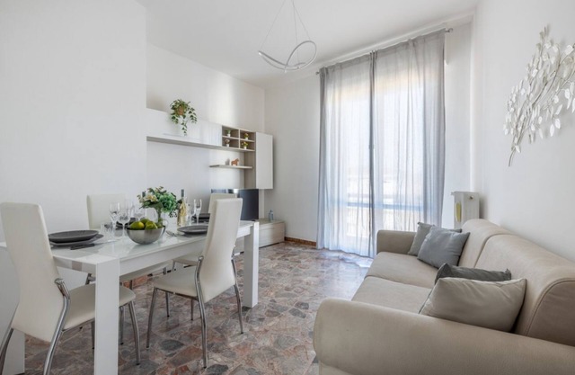 Pisa Quiet and Bright Apartment with Balcony