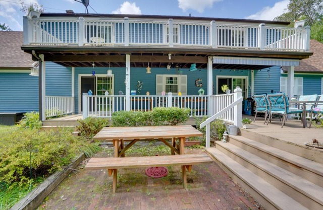 Pittsfield Home with Deck - 12 Mi to Jiminy Peak!