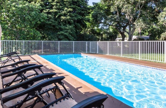 PLANTATION PARADISE.5 BEDROOMS 3 CUSTOM POOL HOME.