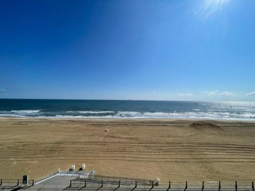 Playing Hooky at Dolphin Run-Oceanfront Condo-Pool