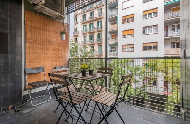 Plaza España 4BD/2BTH with terrace for families