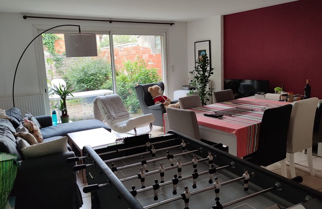 Pleasant air-conditioned townhouse with pool table, table football, PS4, private terrace