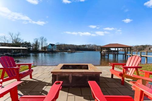 Pleasant Cove Waterfront Getaway with Fire Pit Deck and Lake Views