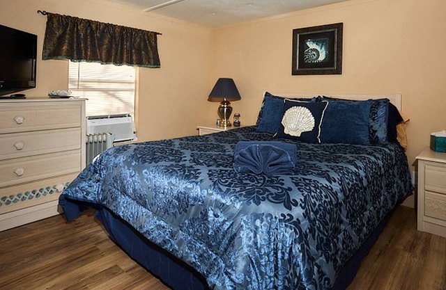 Pleasant Days Lodging Manatee / Scallop Suite.