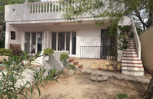 Pleasant villa between sea and mountains in Las planes del Rey