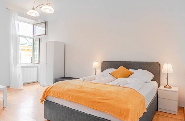 Pleasing 2BR Apt. AKH-Perfect for Groups