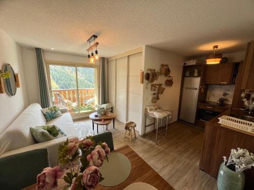 Plein Centre, luxueux 6 personnes, 2 chambres, parking , terrasse, vue, Tout pédestre