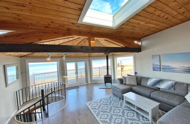 Plum Royale: Plum Is. beachfront w/stunning views