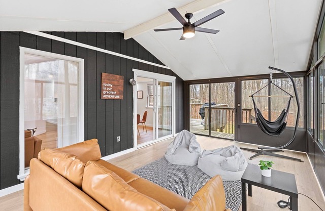 Pocono Luxury Retreat - Games, Hot tub and More!