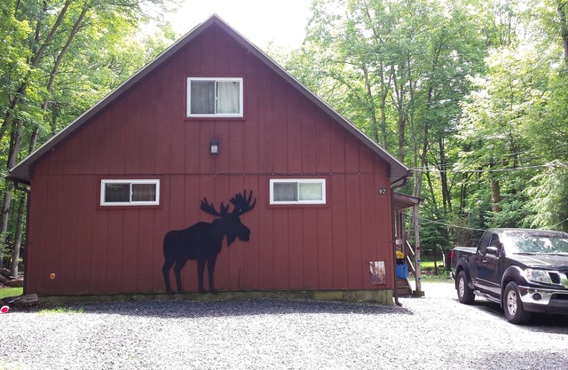 Pocono MT Chalet Away