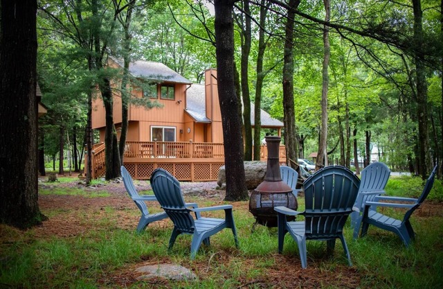 Poconos Cabin | Lake, Fire Pit + Arcade Game