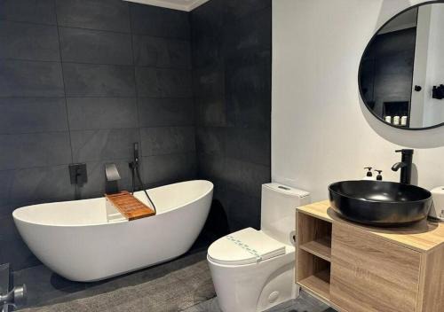 Poconos Fall Escape , Lakefront with Scandi Style
