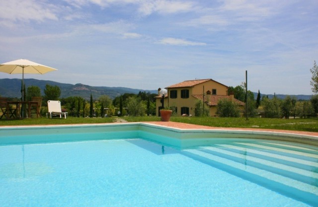 Podere Fraticciolo near Cortona. Villa with Pool