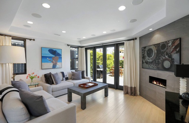 Poinsettia Palms | Chic & Luxe Patio Near Beach