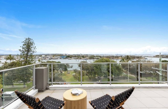 Point Cartwright Penthouse - Ocean & River Views