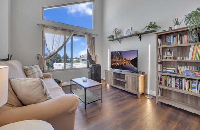 Point Loma 2BR Townhome w/Parking, Prime Location